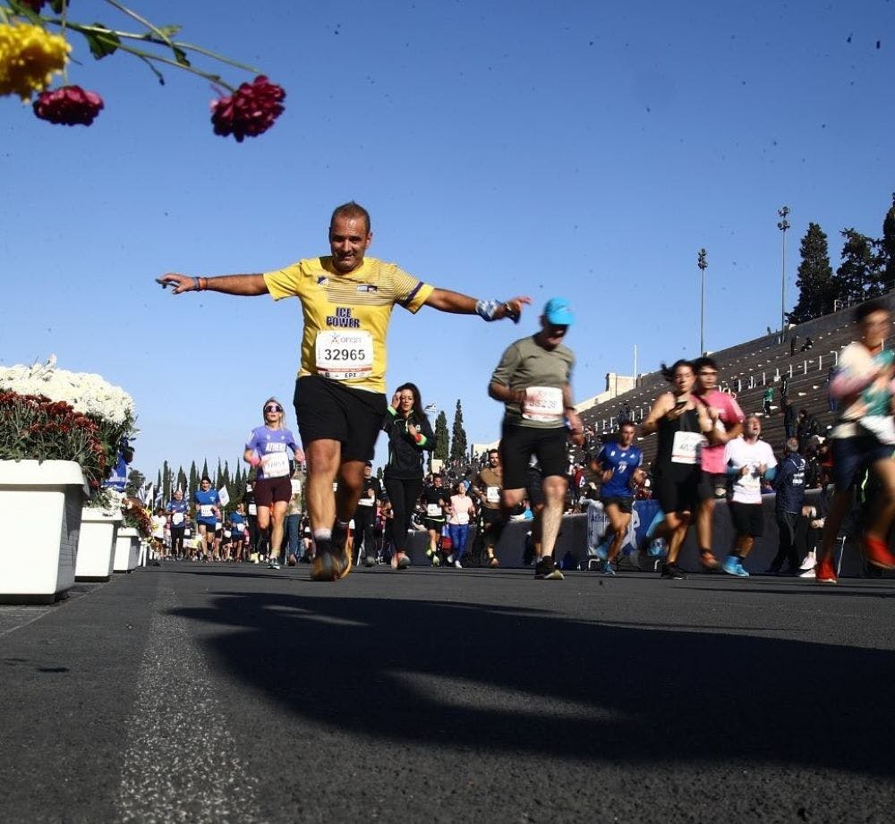Οι συγκλονιστικές εικόνες που περιγράφουν πλήρως τον 41ο ΑΜΑ-pics runbeat.gr